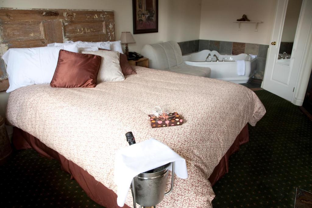 Auberge De La Tour Du Lac Sainte-Agathe-des-Monts Quarto foto