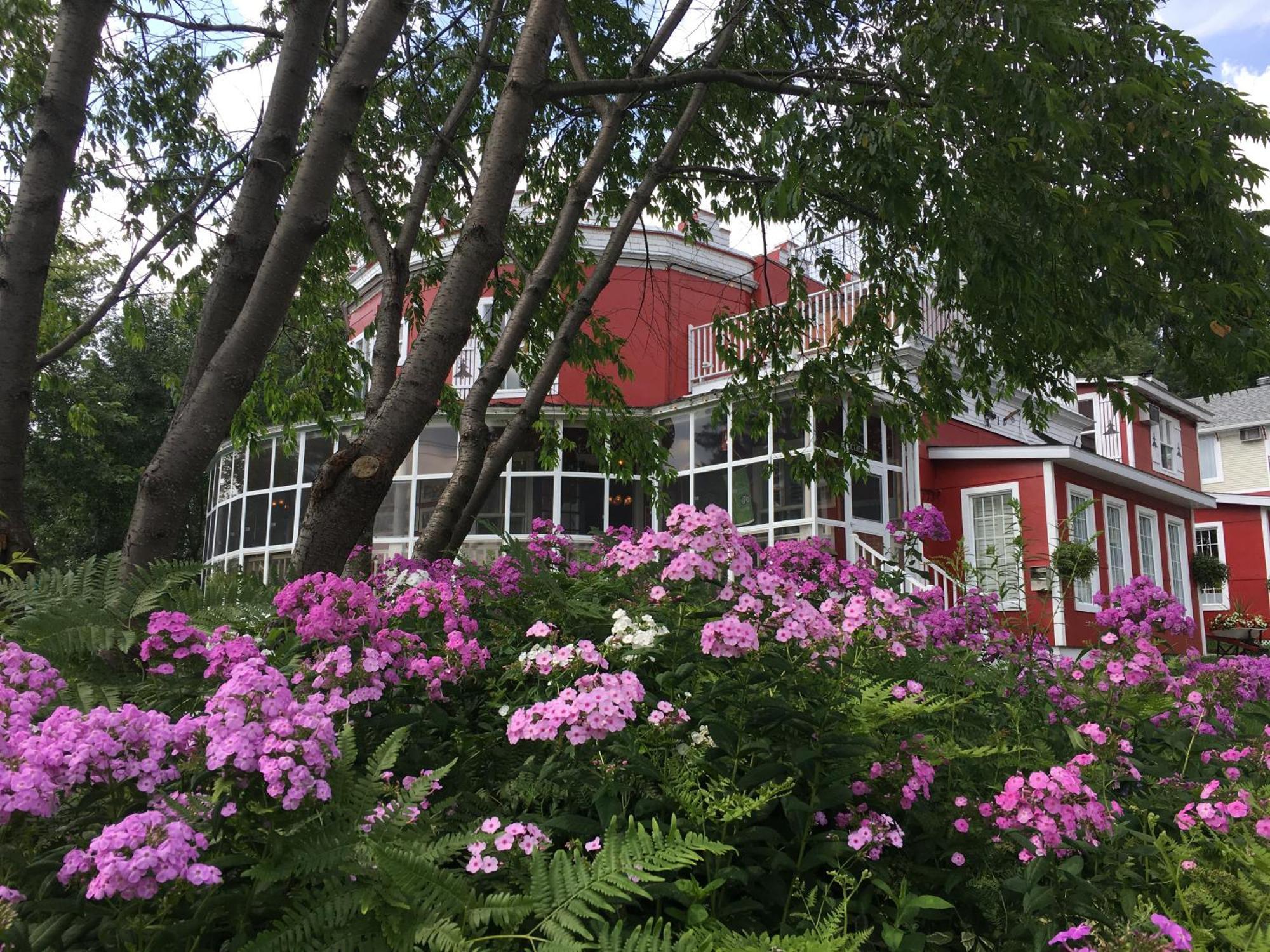 Auberge De La Tour Du Lac Sainte-Agathe-des-Monts Exterior foto