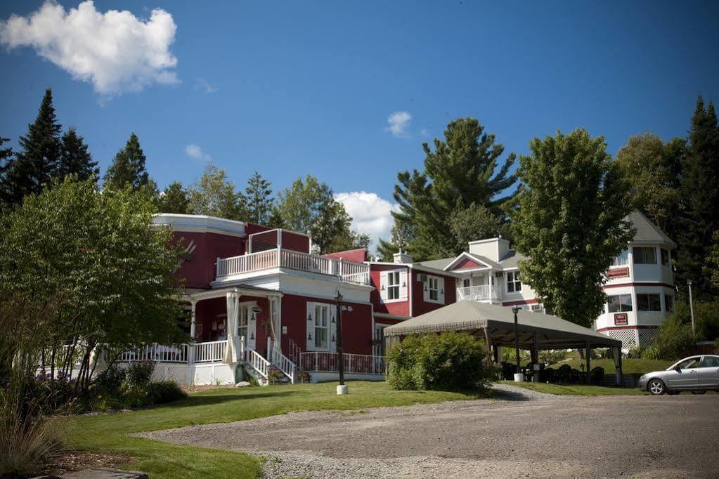 Auberge De La Tour Du Lac Sainte-Agathe-des-Monts Exterior foto